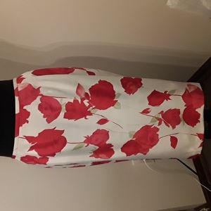 Le Suit size 10 Red/White Pearl Rose Floral Straight Pencil Skirt